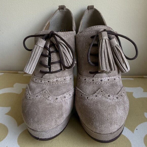 Tommy Hilfiger Brinley Suede Lace Up Booties, size 9.5M, 4" heel, 1" platform - Picture 3 of 15